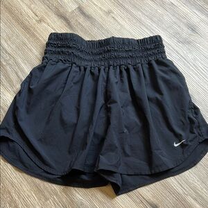 Nike Black Athletic Shorts Lightweight High waisted Breathable